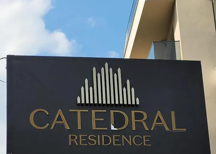 10 - Catedral - Free Parking Bukarest