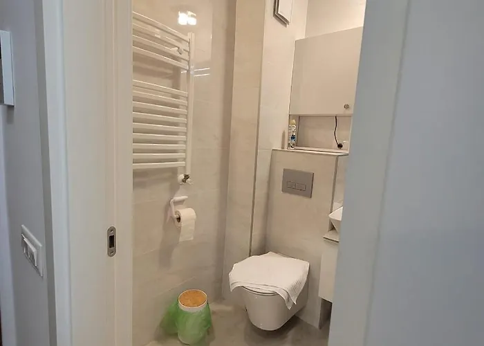 10 - Catedral - Free Parking * ブカレスト